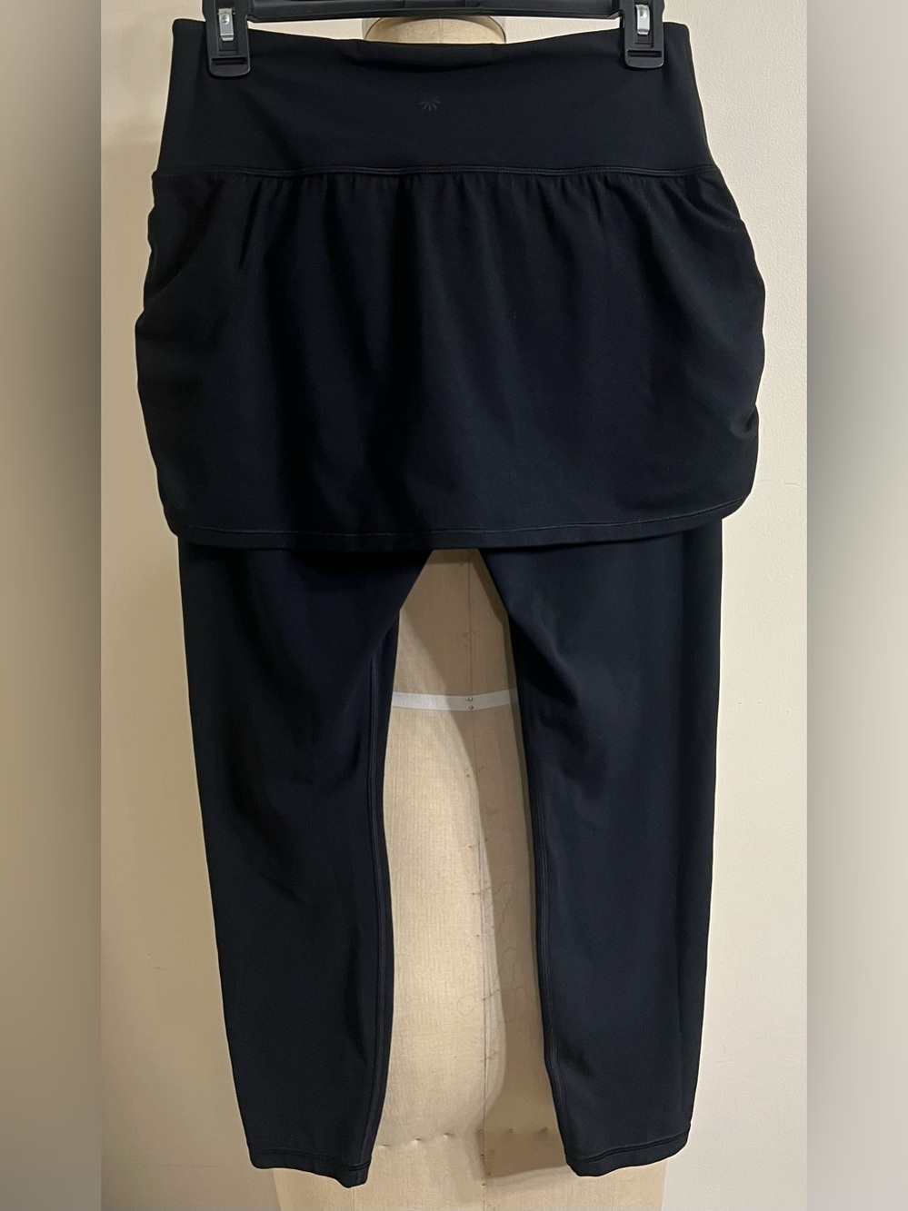 Athleta Elation 2 in 1 7/8 TightBlack Size Medium - Picture 3 of 7